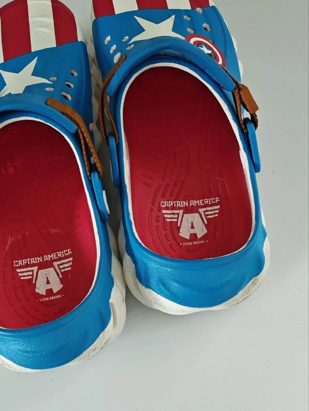 CROCS fun captain